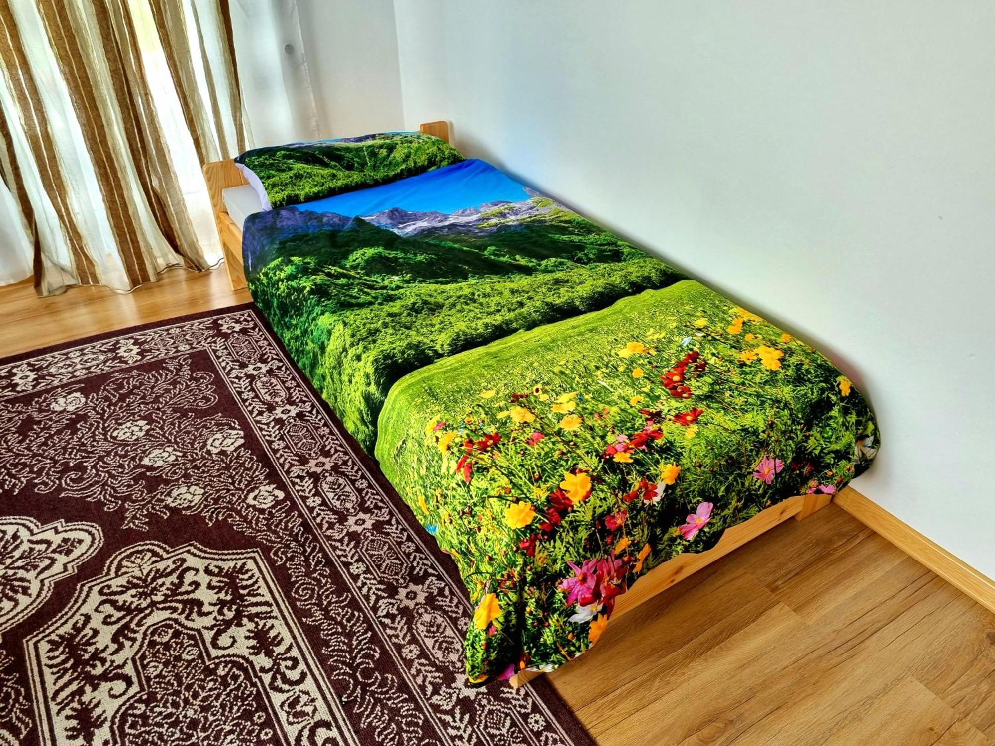 Przy Parku Wodzickich Poreba Wielka (Limanowa)